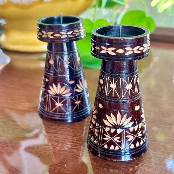 Vintage Hand-Carved Indian Wood Candle Holders – Pair with Floral Inlay Design - Picture 4 of 11